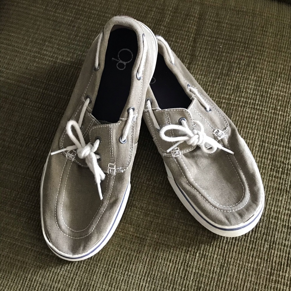 Op brown boat style shoe size 11